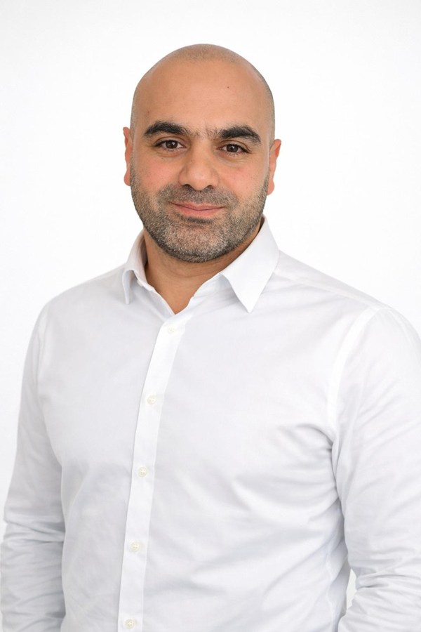 Azeddine Bouhadan — Vastgoedmakelaar-bemiddelaar bij Wolf Vastgoed